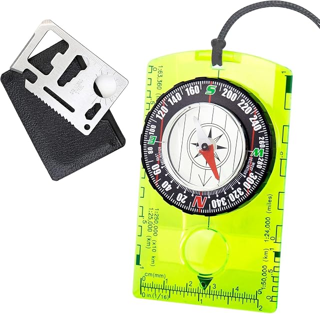 Boussole à plaquette acrylique CTDMJ avec sa lunette rotative et sa carte multi-outils en acier inoxydable