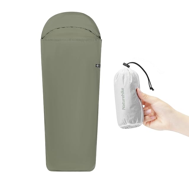 Drap de sac ultraléger Naturehike enroulé dans sa petite housse de rangement